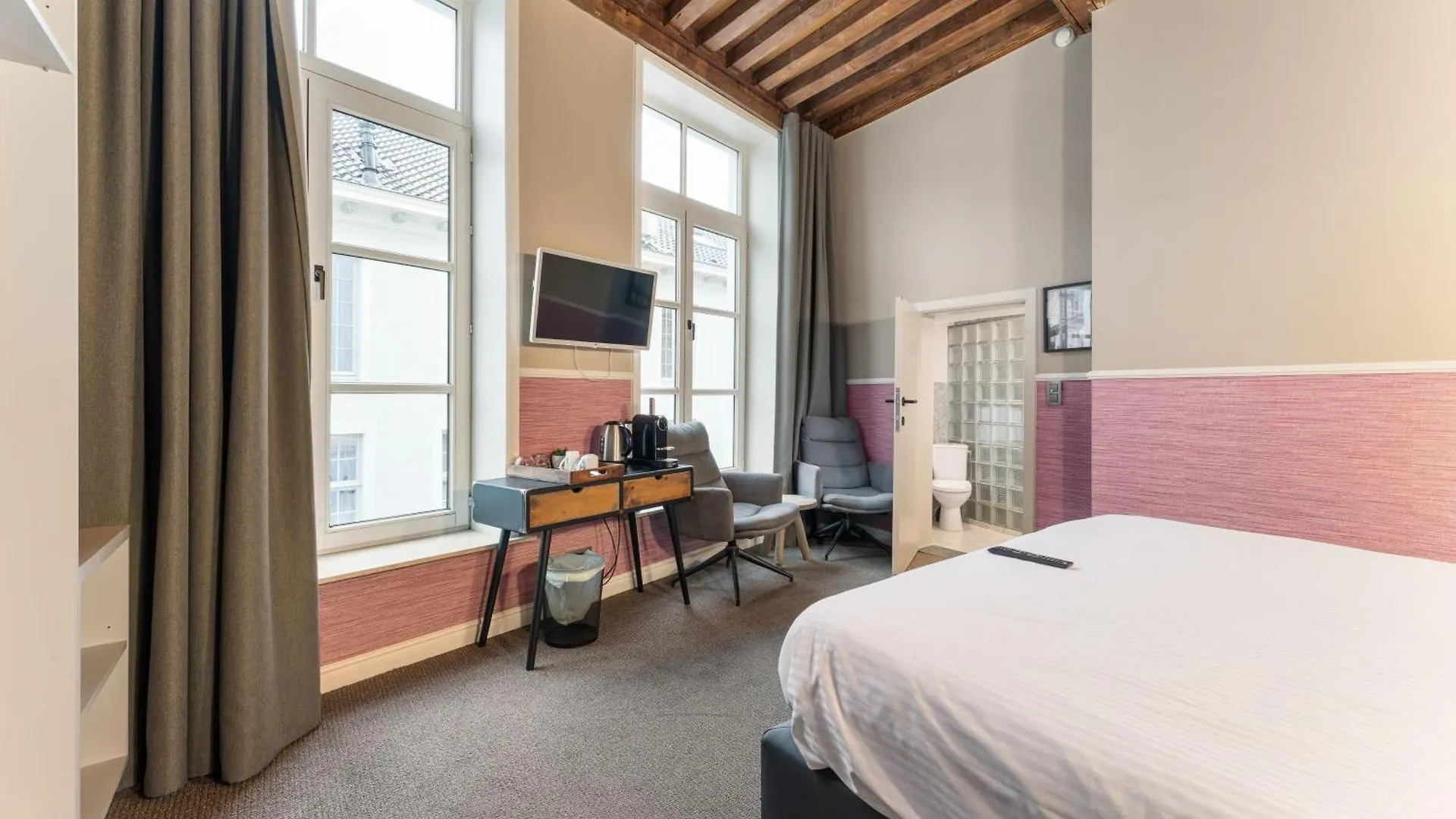 Hotel Karel De Stoute Bruges 2*,  Belgium